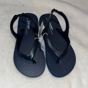 Kids Old Navy flip flops with tags still on. Size 11.